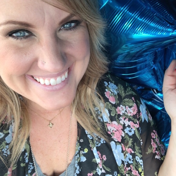 Meet your Posher, Nichole - Picture 1 of 1